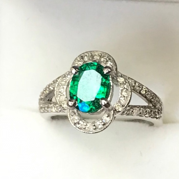 Jewelry - 14k white gold zambien emerald earth diamond ring